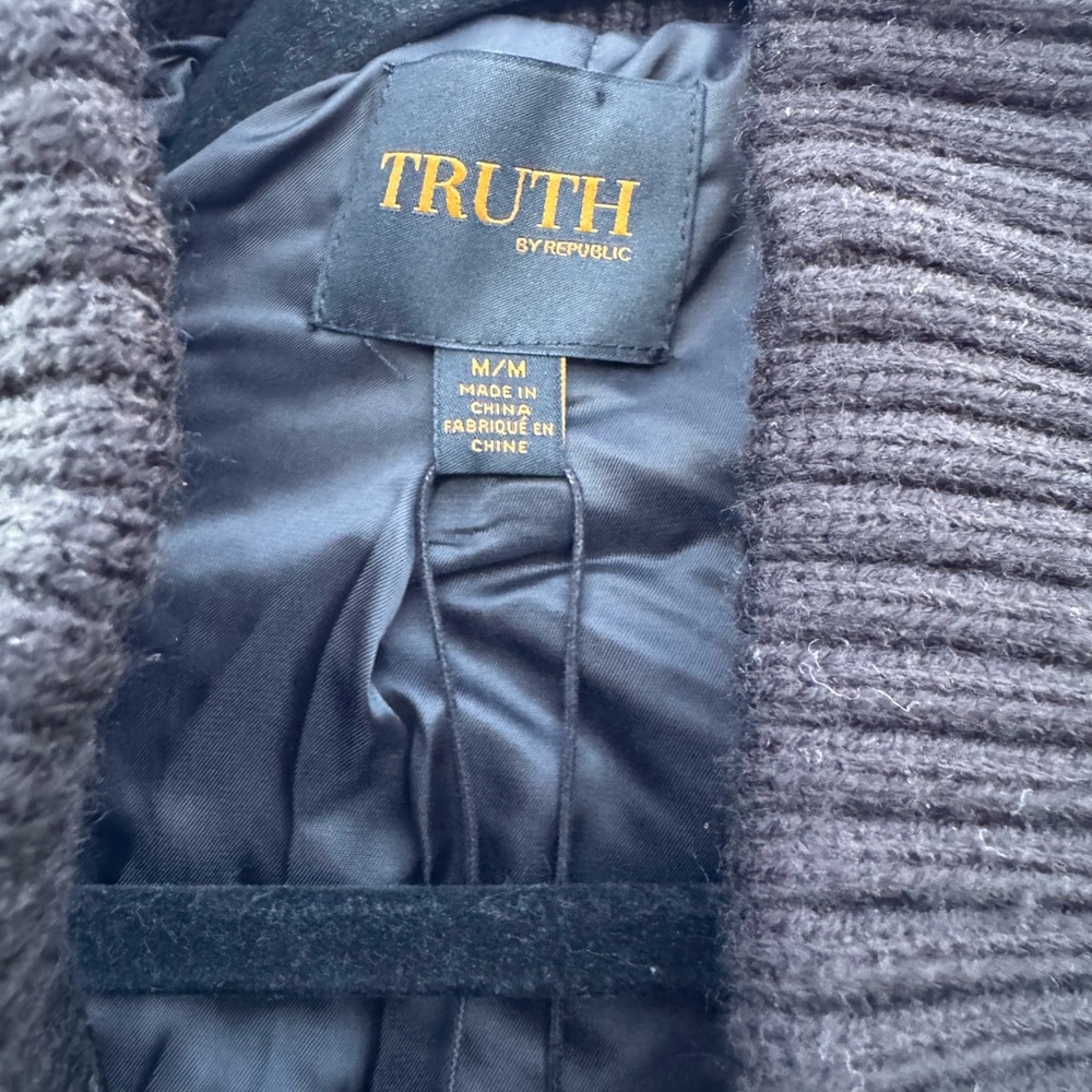 Women's Black Faux leather Vest with pockets - Picture 3 of 4